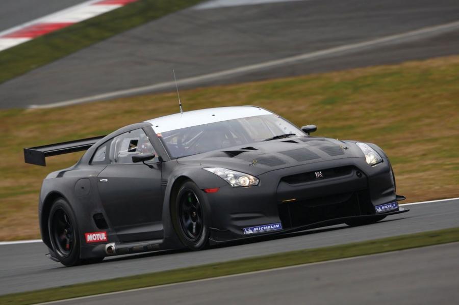  Nissan GT-R FIA GT1 2009 года  (фото 16 из 28)